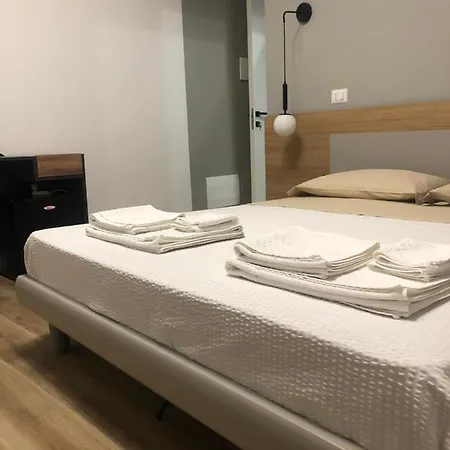 A Due Passi Dalla Scalinata Restyling Διαμέρισμα