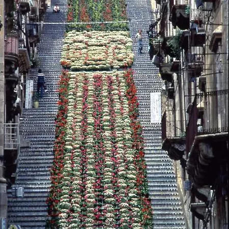 A Due Passi Dalla Scalinata Restyling Апартаменты Кальтаджироне